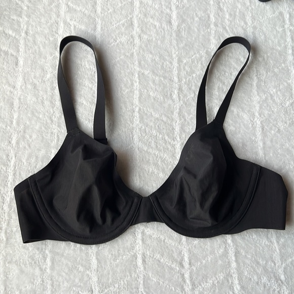 SKIMS Naked Underwire Demi Bra - Picture 5 of 16